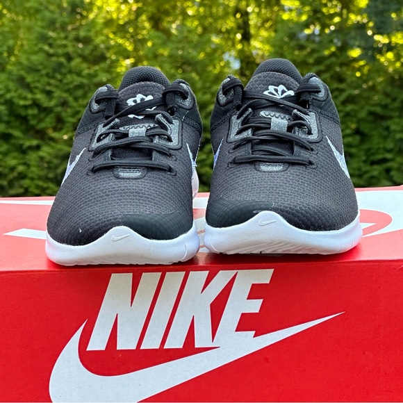 NEW Nike Flex Experience RN 11 NN Low Casual Sneaker - Womens US 10 | Mens 8.5 - Picture 3 of 10